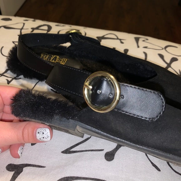 Fuzzy slide sandals - Picture 4 of 4